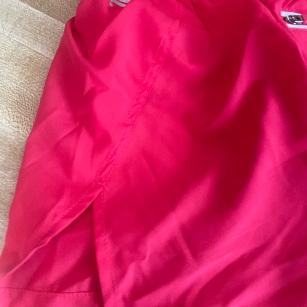 New Fabletics Shorts - Picture 3 of 6